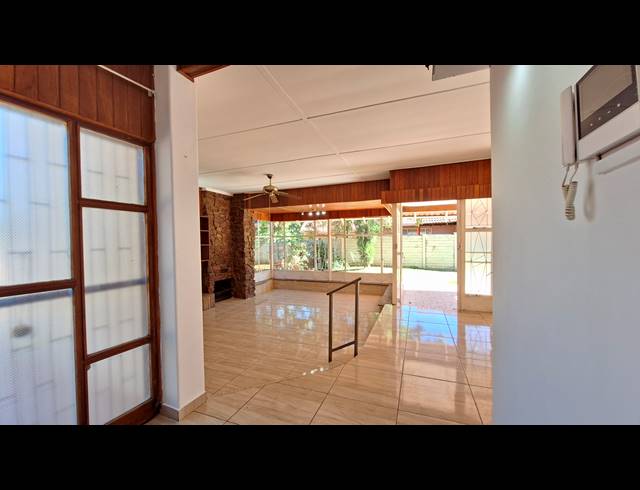 3 BEDROOM FREEHOLD TO LET IN FLAMWOOD